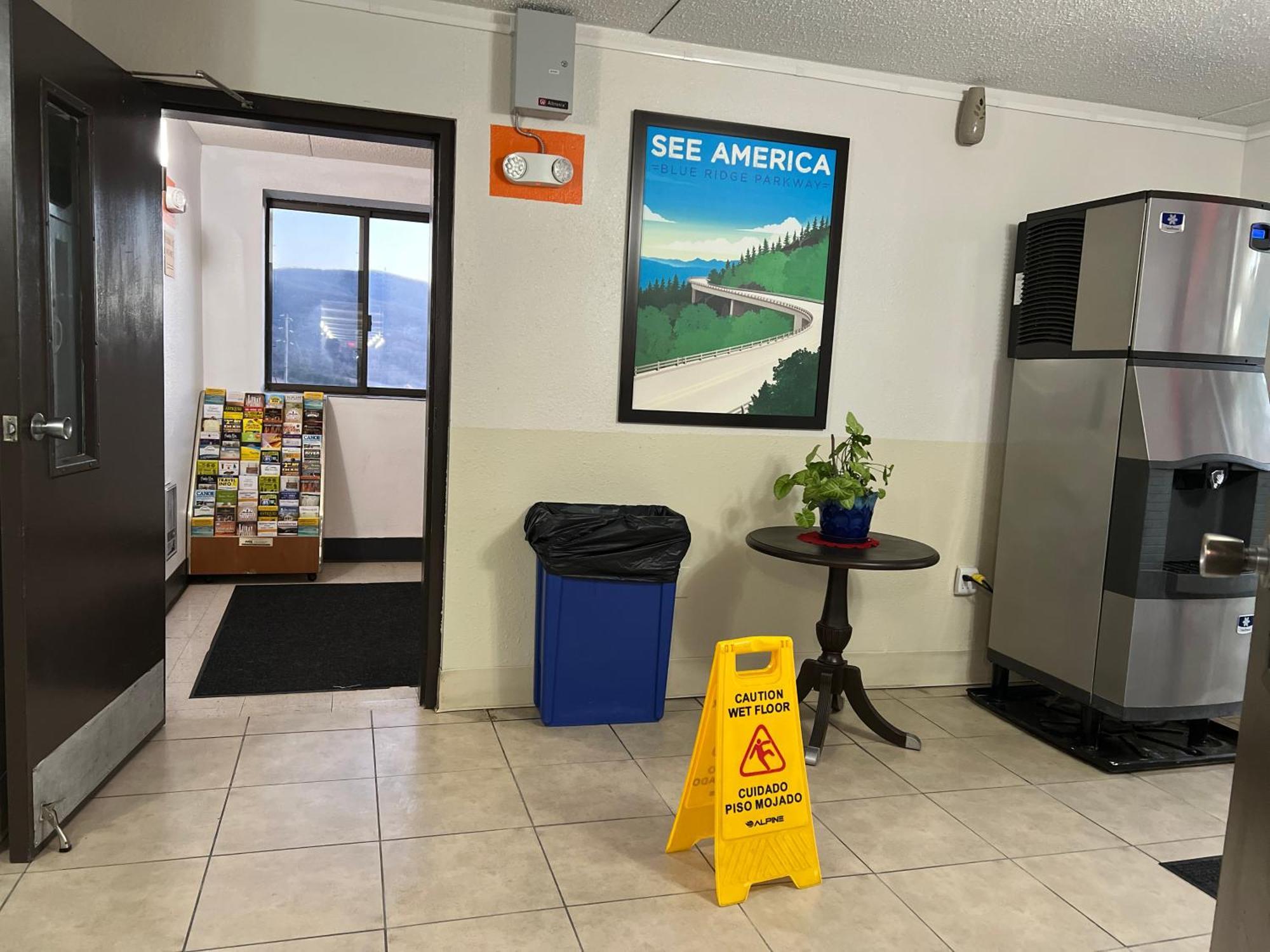 Travelodge By Wyndham Wytheville Εξωτερικό φωτογραφία
