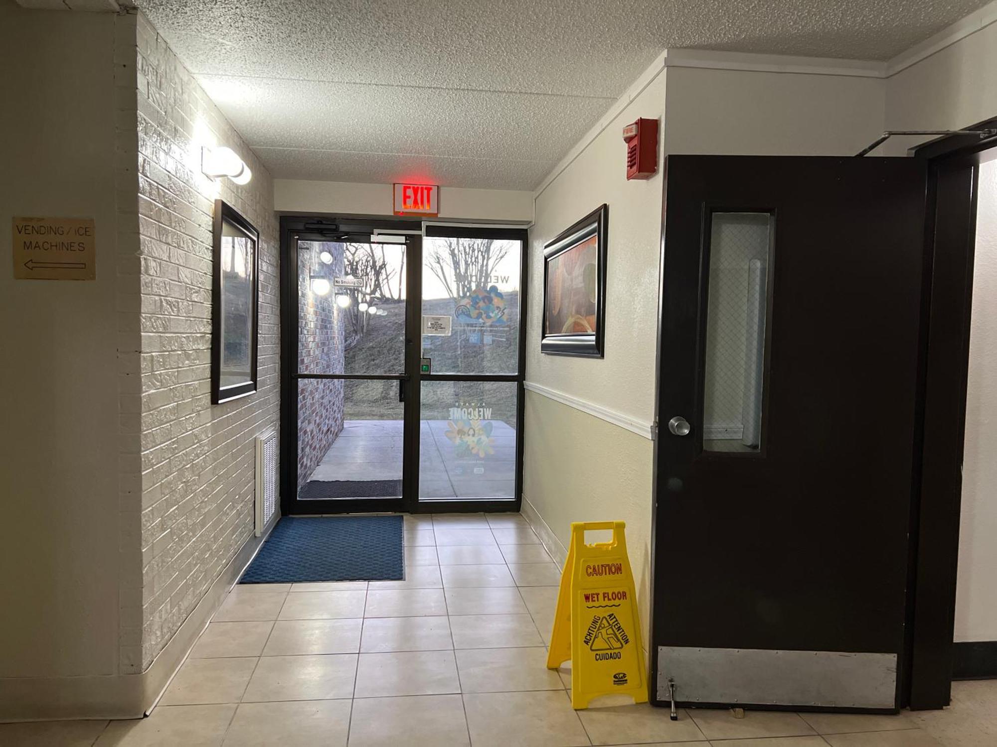 Travelodge By Wyndham Wytheville Εξωτερικό φωτογραφία